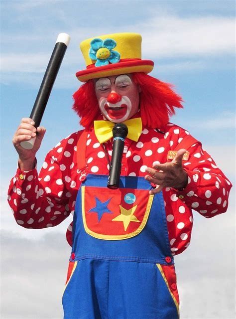 Add a Touch of Magic: Why a Magical Clown Performance is Perfect for Your Child's Birthday